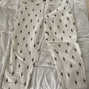 Apt. 9 The Torie Capri White with black print